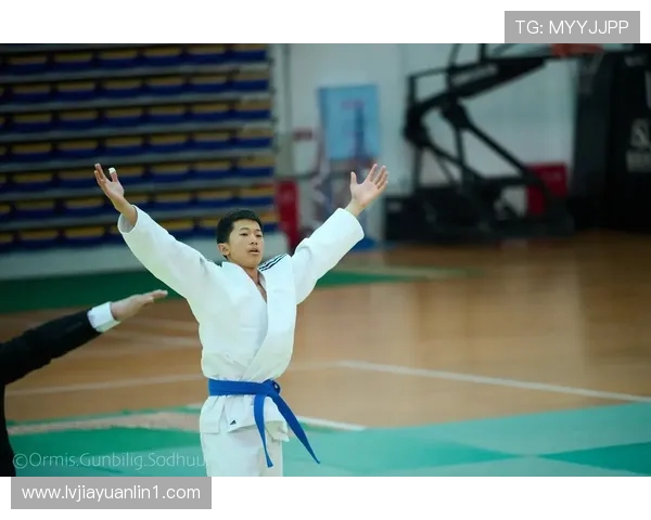 体育精神与竞技魅力的完美融合探索运动员如何在压力下超越自我和挑战极限