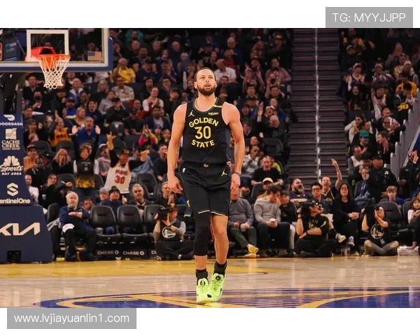 斯蒂芬库里引领新时代三分革命再塑篮球竞技格局与团队战术理念