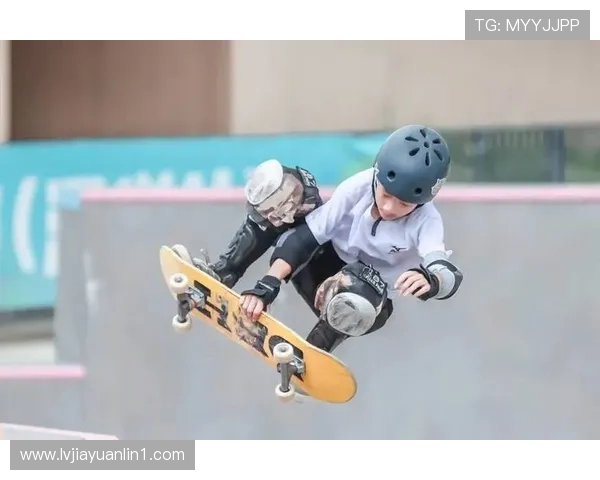 南京滑板队与深圳滑板队赛后复盘分析比赛节奏与战术对比