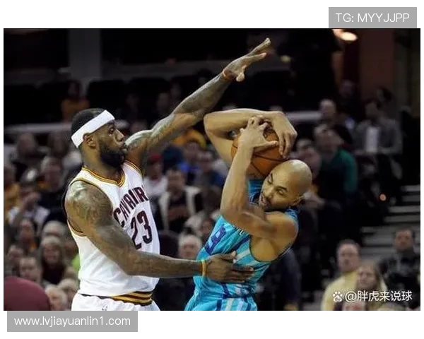 2014年NBA季后赛热火对阵黄蜂首场激战精彩回顾与分析